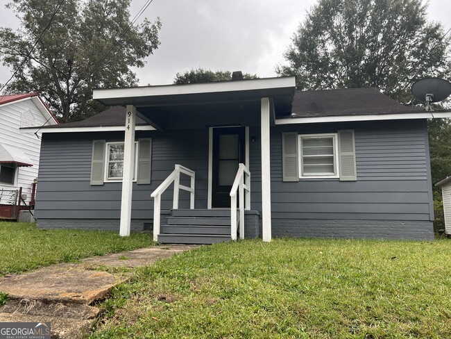 property at 914 Greenville St