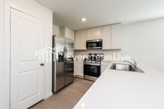 18073 Trepito Ave in New Caney, TX - Foto de edificio - Building Photo