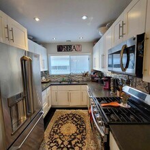 19030 Community St in Los Angeles, CA - Building Photo - Building Photo