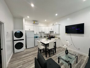 141 N Hobart Blvd in Los Angeles, CA - Building Photo - Building Photo
