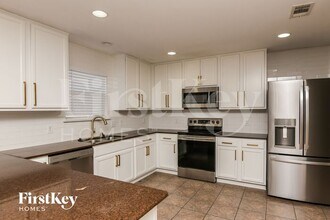 8825 Quarry Ridge Trail in Fort Worth, TX - Foto de edificio - Building Photo