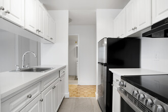 1225 Cardero St in Vancouver, BC - Building Photo - Building Photo