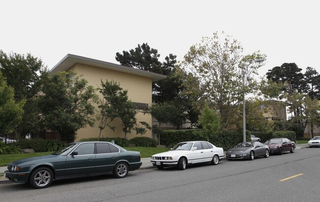 Surfside Palms Apartments in Alameda, CA - Building Photo - Building Photo