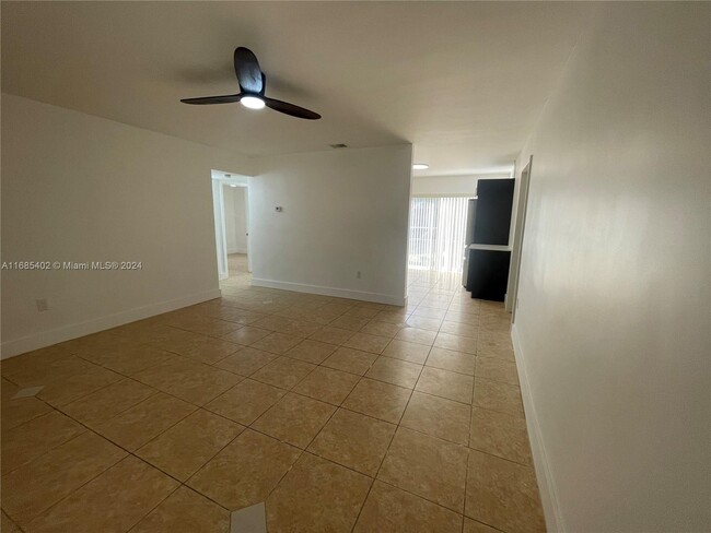 1465 NE 118th Terrace in Miami, FL - Building Photo - Building Photo