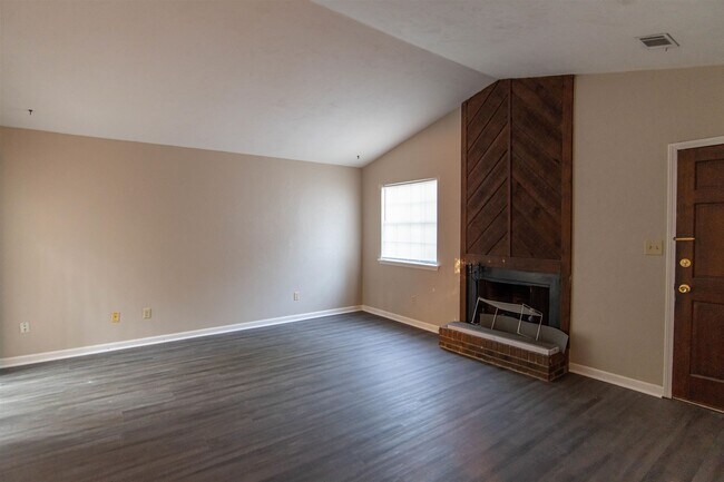 2201 Hartsfield Rd in Tallahassee, FL - Building Photo - Building Photo