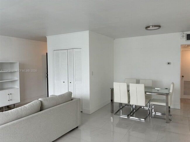 1000 West Ave in Miami Beach, FL - Foto de edificio - Building Photo