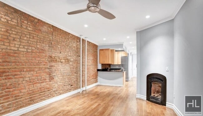 East 10th Street in New York, NY - Building Photo - Building Photo