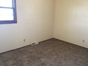 9135-9137-9137 N Swan Rd in Milwaukee, WI - Building Photo - Building Photo