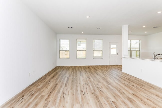 23926 Lakota Cyn Dr in Hockley, TX - Foto de edificio - Building Photo