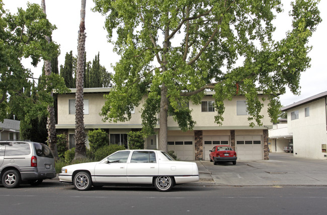 250 Elwood St in Redwood City, CA - Building Photo - Building Photo