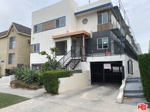 4832 Rosewood Ave in Los Angeles, CA - Building Photo - Building Photo