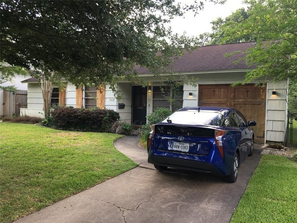 7107 Schiller St in Houston, TX - Foto de edificio