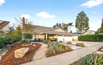 2109 Smokewood Ave in Fullerton, CA - Foto de edificio - Building Photo