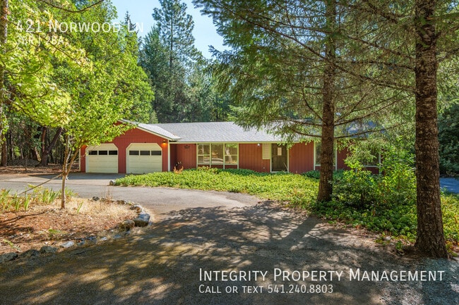 421 Norwood Ln in Grants Pass, OR - Building Photo - Building Photo