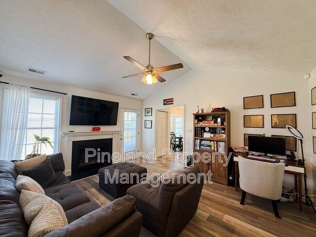 301 Buckeye Dr in Raeford, NC - Building Photo - Building Photo