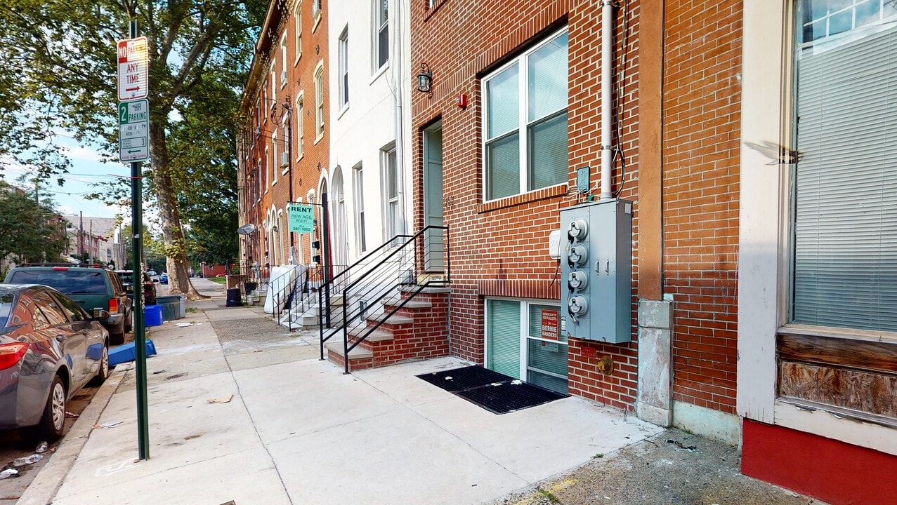303 N 41st St, Unit 3RD FLOOR in Philadelphia, PA - Building Photo