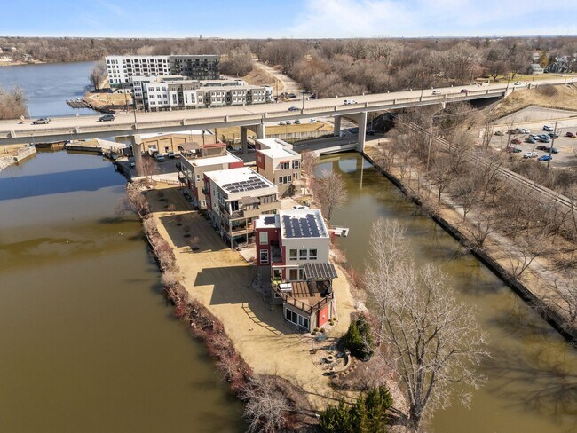 1141 E Banta Ct, Unit 1 in Appleton, WI - Foto de edificio - Building Photo
