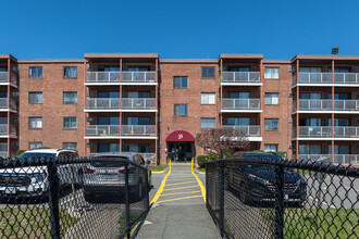 Dartmouth House Condominiums in Revere, MA - Building Photo - Building Photo