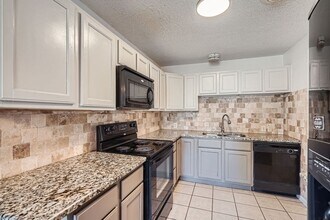 114 Addax Dr in San Antonio, TX - Building Photo - Building Photo