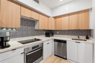 810 7th St in Miami Beach, FL - Building Photo