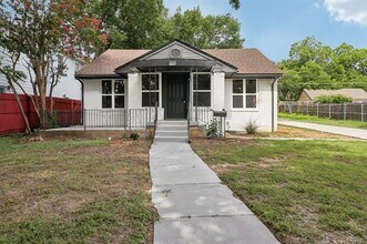 1105 N Sylvania Ave in Fort Worth, TX - Building Photo - Building Photo