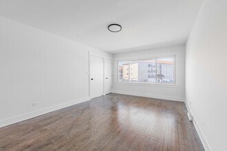 7055 W 63rd St in Chicago, IL - Building Photo - Building Photo