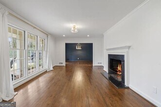 439 Broadland Rd NW in Atlanta, GA - Foto de edificio - Building Photo