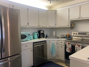 320 Knotty Pine Cir in Greenacres, FL - Building Photo - Building Photo