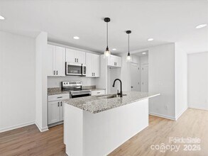 3799 Herman Sipe Rd in Conover, NC - Building Photo - Building Photo