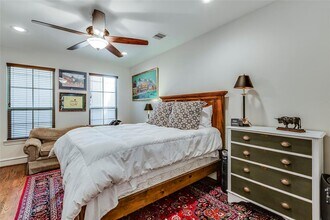 5607 Maxie St in Houston, TX - Foto de edificio - Building Photo