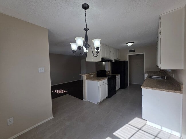 620 Race St in Crowley, TX - Building Photo - Building Photo