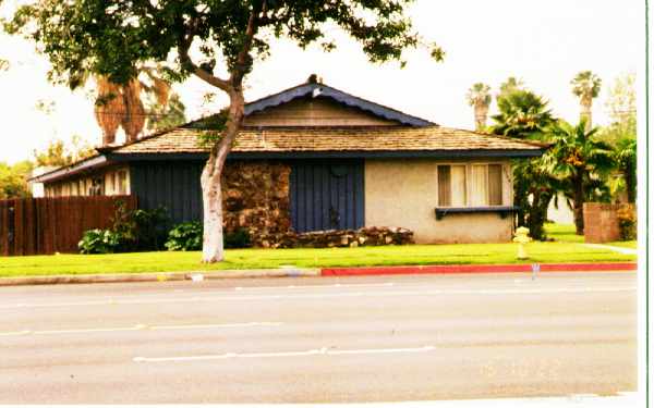 2104 E La Palma Ave in Anaheim, CA - Building Photo - Building Photo