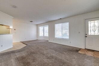 7130 SE Ogden St-Unit -Unit 7130 in Portland, OR - Foto de edificio - Building Photo