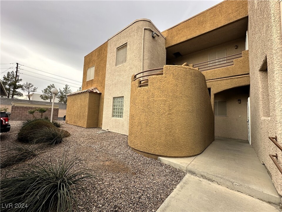 6879 Tamarus St in Las Vegas, NV - Building Photo