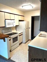 9260 Erskine Plaza in Omaha, NE - Building Photo - Building Photo