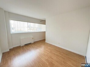 2180 Center St in Fort Lee, NJ - Building Photo - Building Photo