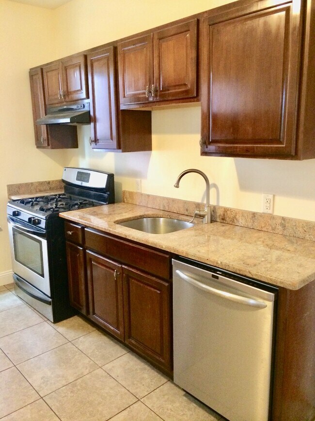 1085 Dorchester Ave, Unit 3 in Boston, MA - Building Photo - Building Photo