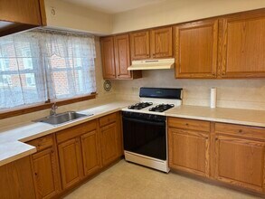 1356 Roosevelt Ave, Unit 2nd floor in Carteret, NJ - Building Photo - Building Photo