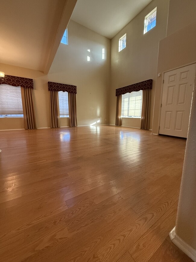 12260 Primavera Way in Victorville, CA - Building Photo - Building Photo