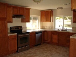 223 E Independence St in Shawnee, OK - Building Photo - Building Photo