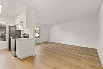 Villas in Spring Valley, CA - Building Photo - Building Photo