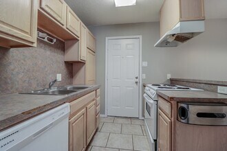 2401 87th St-Unit -B in Lubbock, TX - Building Photo - Building Photo