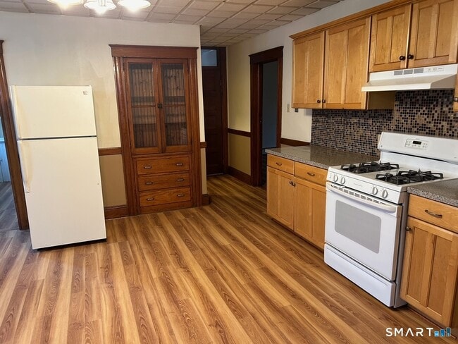 68 Derby St in New Britain, CT - Building Photo - Building Photo