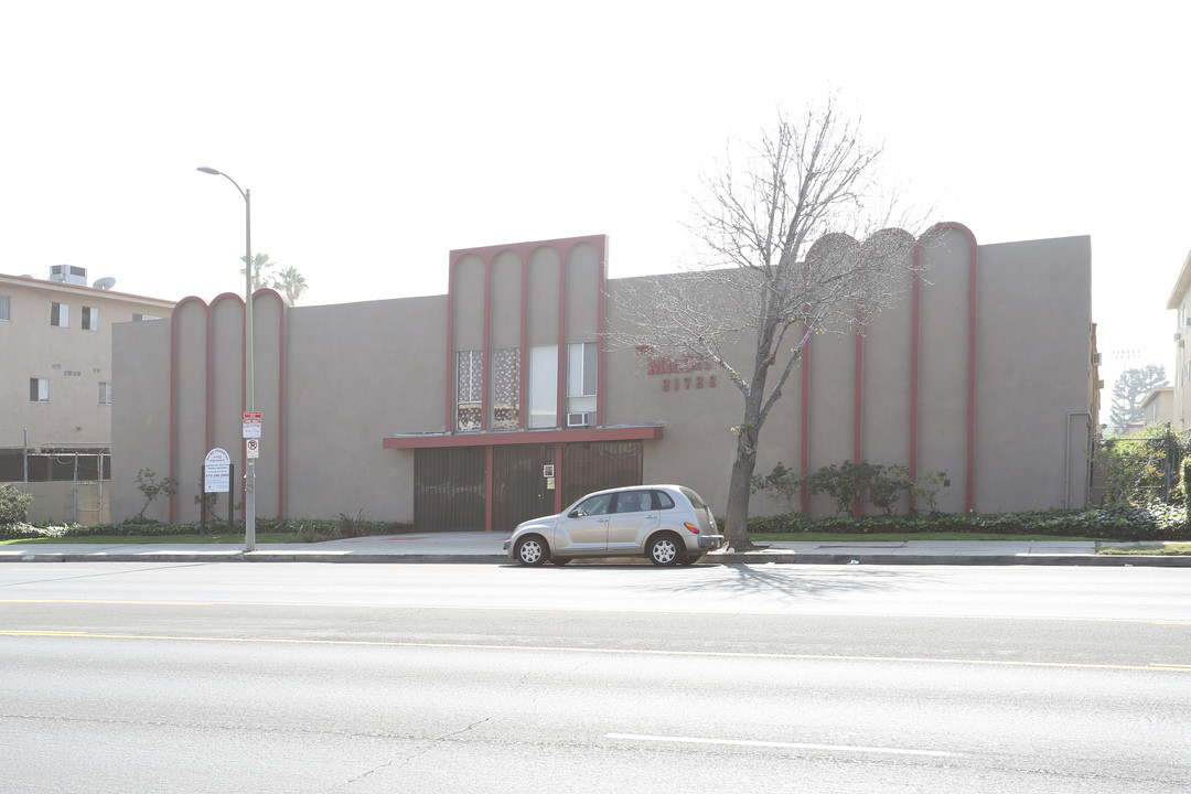 MicBri Apartments in Canoga Park, CA - Foto de edificio