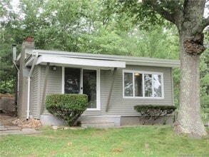 47 Quarry Dock Rd in East Lyme, CT - Building Photo - Building Photo