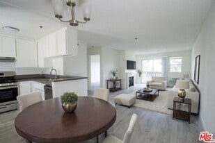 Castle Heights in Los Angeles, CA - Building Photo