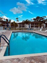 2385 Naples Trace Cir in Naples, FL - Building Photo