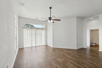 140 Devon Cir in St. Augustine, FL - Foto de edificio - Building Photo