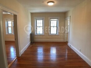 1315 Commonwealth Ave in Boston, MA - Foto de edificio - Building Photo
