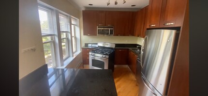 6949 N Oakley Ave in Chicago, IL - Foto de edificio - Building Photo